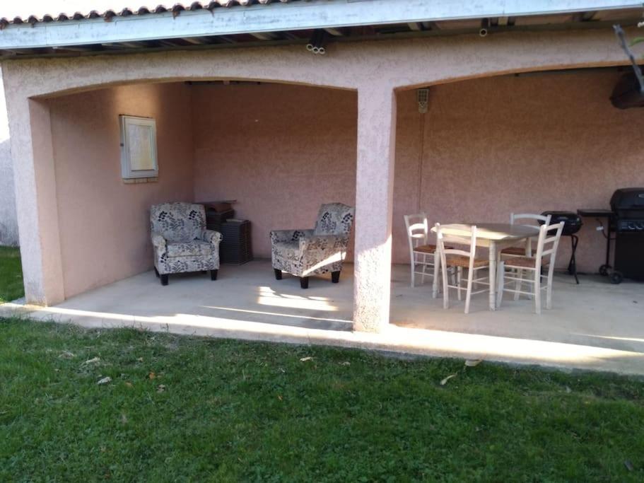 Comme A La Maison ! Chavanoz Zewnętrze zdjęcie